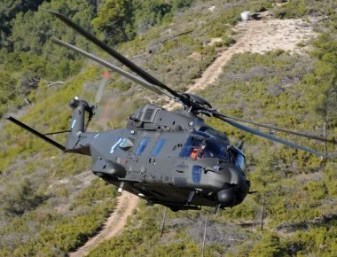 Αεροδιακομιδή που κόβει την ανάσα - Ελικόπτερο του ΕΚΑΒ παλεύει με την κακοκαιρία (βίιντεο)